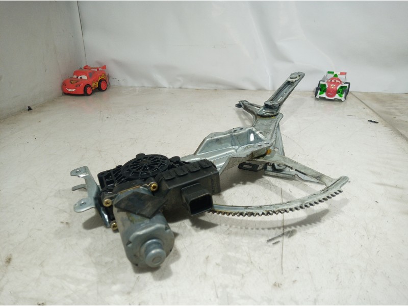 Recambio de elevalunas delantero derecho para opel zafira a blue line referencia OEM IAM 90579356 90579356 90579356