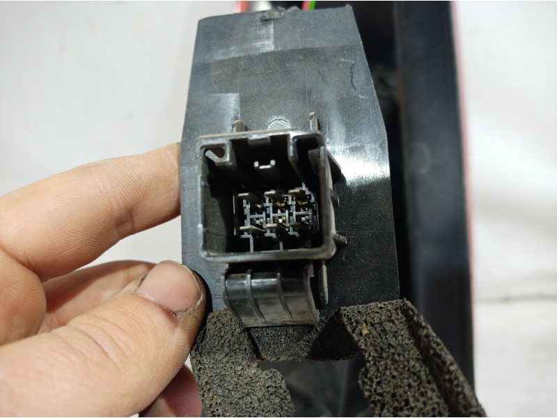 Recambio de piloto trasero derecho para ford fiesta (cbk) referencia OEM IAM 6S6113404BF 6S6113404BF 6S6113404