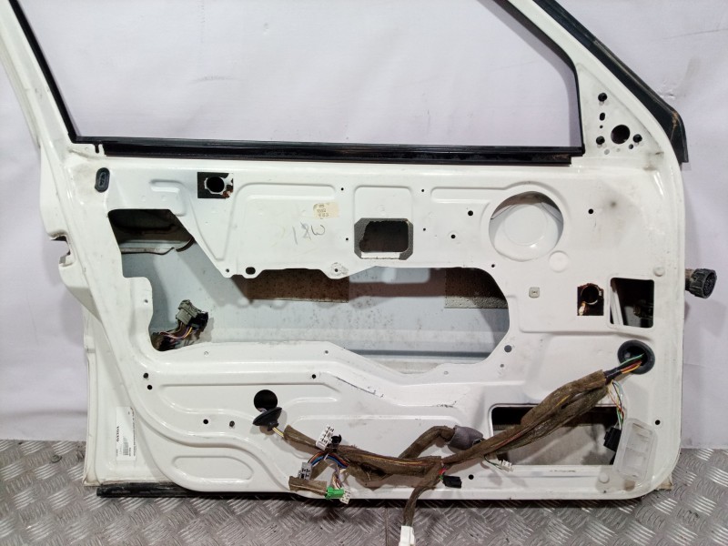 Recambio de puerta delantera izquierda para volvo v70 familiar 2.4 / 2.5 (103kw / 106kw) referencia OEM IAM 9152413  