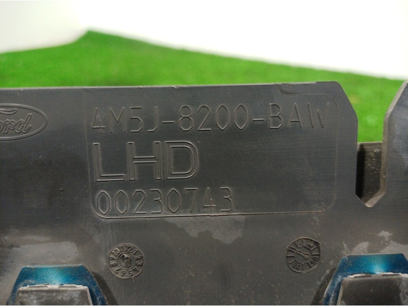 Recambio de rejilla delantera para ford focus berlina (cap) ambiente (d) referencia OEM IAM 4M5J8200 4M5J8200 4M5J8200