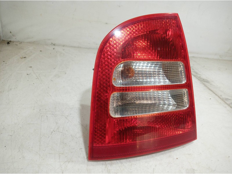 Recambio de piloto trasero izquierdo para skoda octavia berlina (1u2) referencia OEM IAM 1U6945095 1U6945095 1U6945095