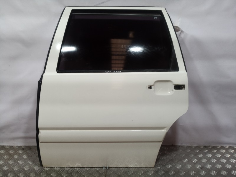 Recambio de puerta trasera izquierda para volvo v70 familiar 2.4 / 2.5 (103kw / 106kw) referencia OEM IAM 9152525  