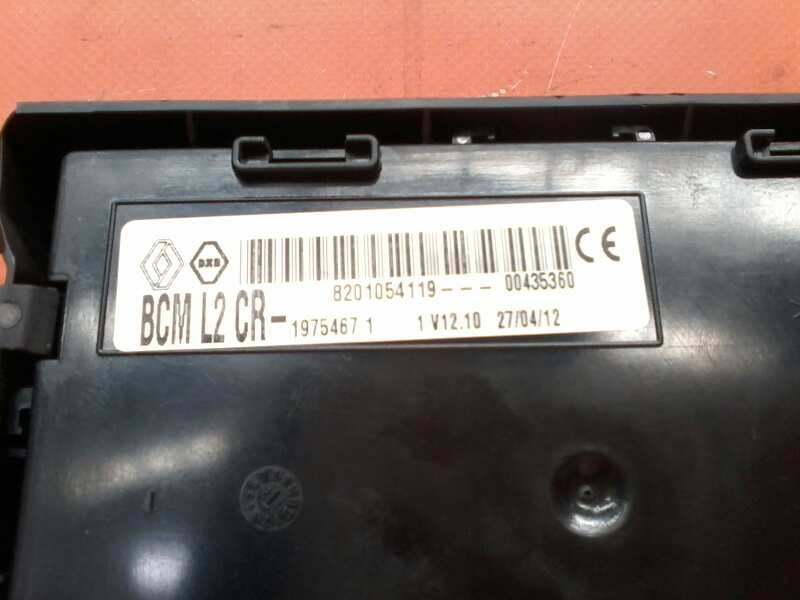 Recambio de caja reles / fusibles para renault clio iii exception referencia OEM IAM 8201054119 8201054119 8201054119