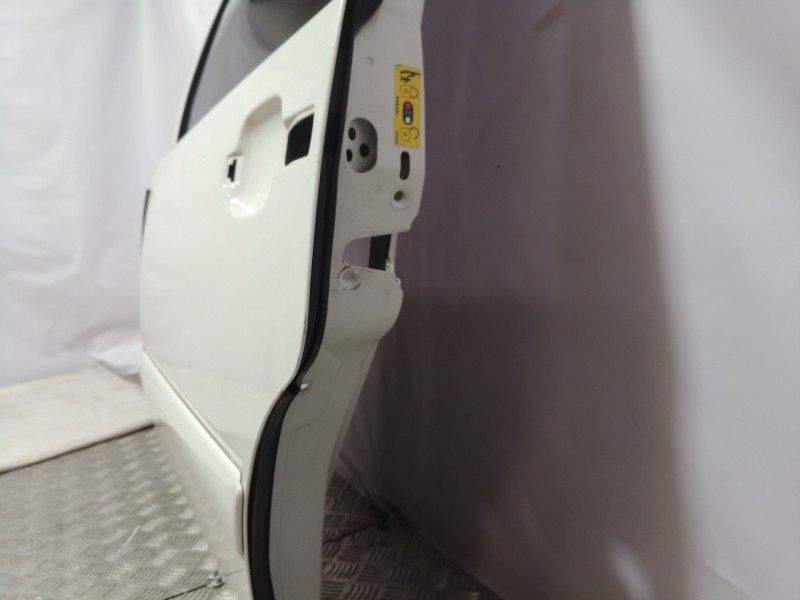 Recambio de puerta trasera izquierda para volvo v70 familiar 2.4 / 2.5 (103kw / 106kw) referencia OEM IAM 9152525  