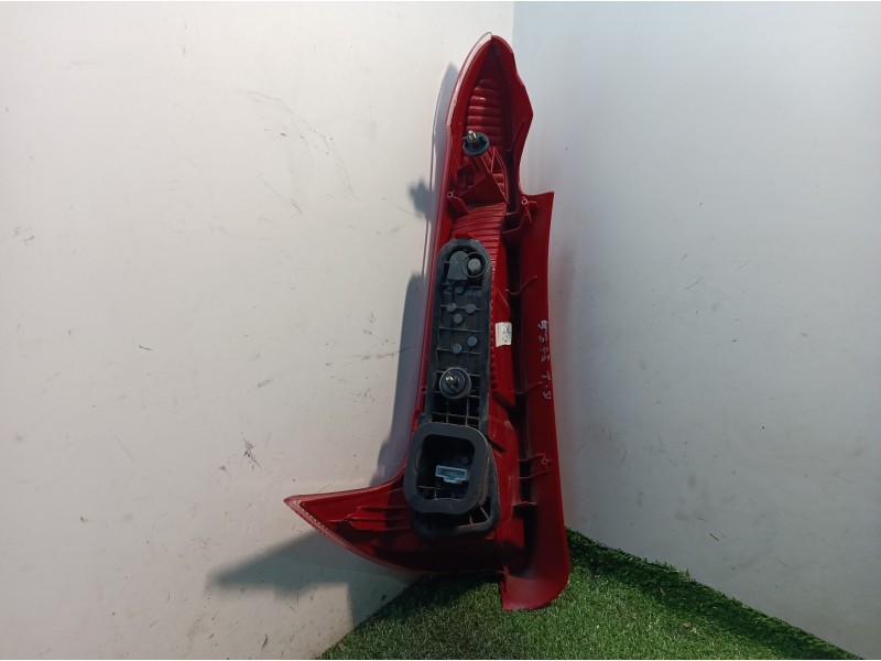 Recambio de piloto trasero derecho para peugeot 206 sw 1.6 16v cat referencia OEM IAM   