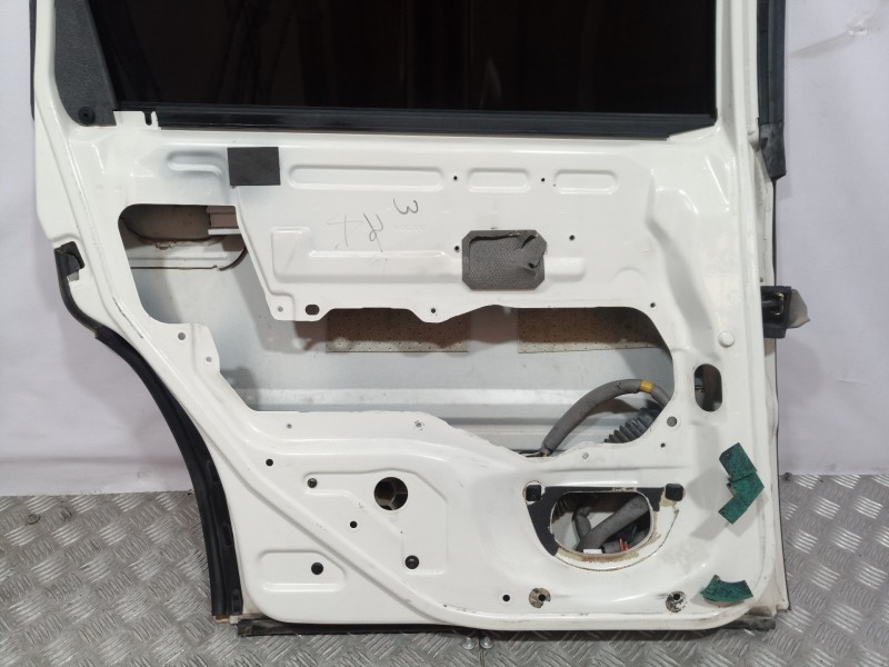 Recambio de puerta trasera izquierda para volvo v70 familiar 2.4 / 2.5 (103kw / 106kw) referencia OEM IAM 9152525  
