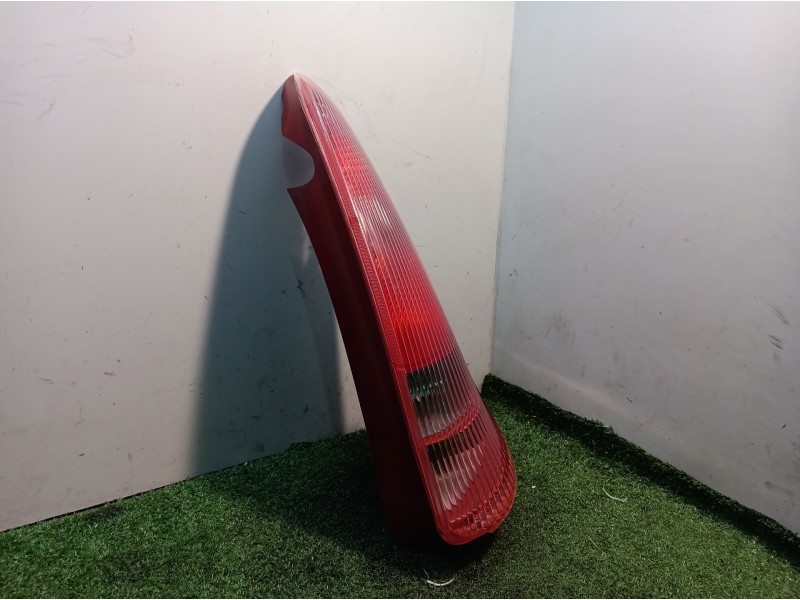 Recambio de piloto trasero derecho para peugeot 206 sw 1.6 16v cat referencia OEM IAM   