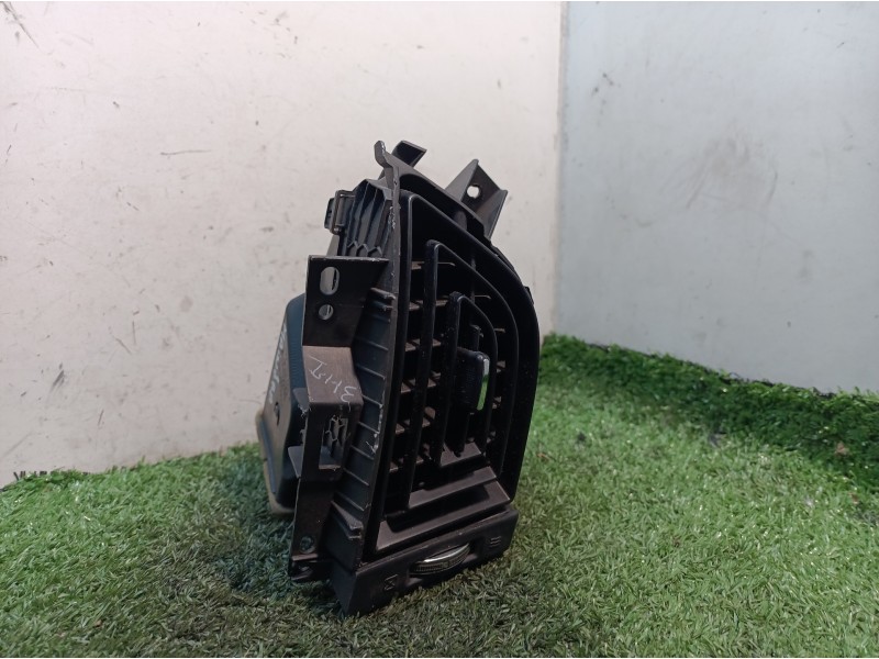 Recambio de rejilla aireadora para mahindra xuv 500 xuv 500 fwd w6 referencia OEM IAM 0112AW0280N 0112AW0280N L0186103AA