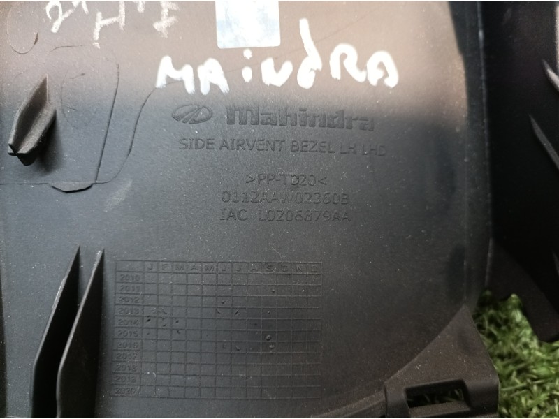 Recambio de moldura para mahindra xuv 500 xuv 500 fwd w6 referencia OEM IAM 0112AAW02360B 0112AAW02360B L0206879AA