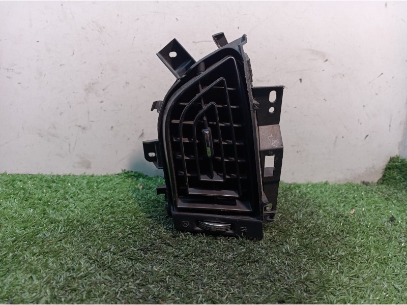 Recambio de rejilla aireadora para mahindra xuv 500 xuv 500 fwd w6 referencia OEM IAM 0112AW0300N 0112AW0300N L0186102AA