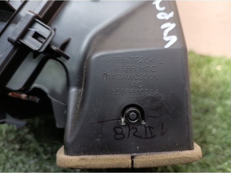 Recambio de rejilla aireadora para mahindra xuv 500 xuv 500 fwd w6 referencia OEM IAM 0112AW0300N 0112AW0300N L0186102AA