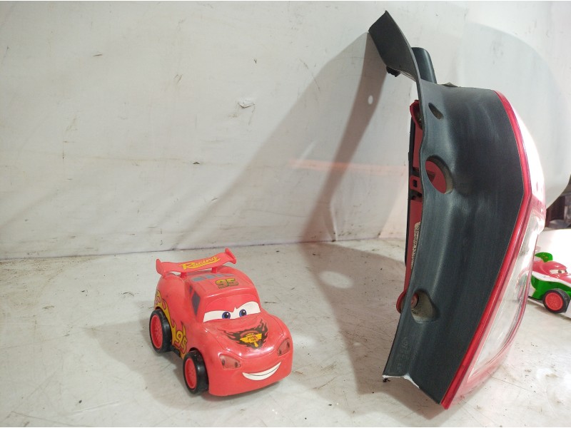 Recambio de piloto trasero derecho para renault clio iii exception 2 referencia OEM IAM 8200886946 8200886946 8200886946