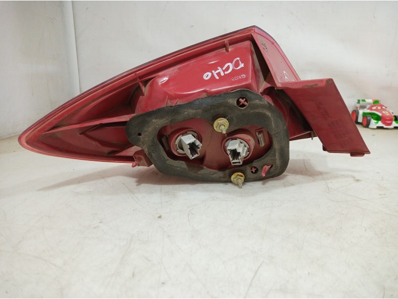 Recambio de piloto trasero derecho para mazda 3 berlina (bk) referencia OEM IAM    Recambio de piloto trasero derecho para mazda 3 berlina (bk) referencia OEM IAM