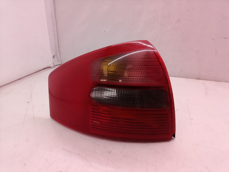 Recambio de piloto trasero izquierdo para audi a6 berlina (4b2) referencia OEM IAM   