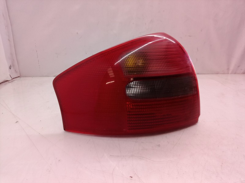 Recambio de piloto trasero izquierdo para audi a6 berlina (4b2) referencia OEM IAM   