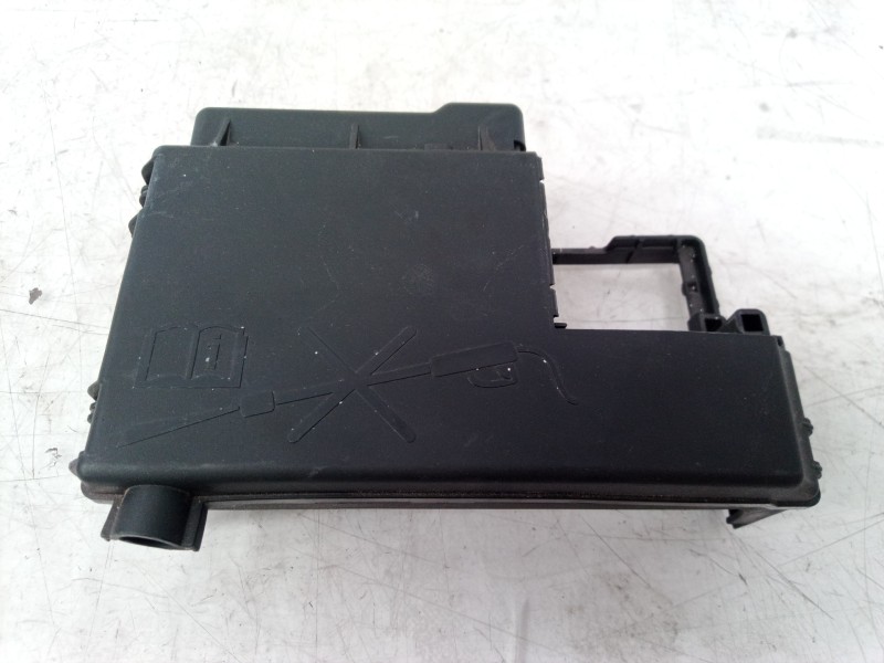 Recambio de caja reles / fusibles para opel insignia sports tourer cosmo referencia OEM IAM 13285113 13285113 13285113