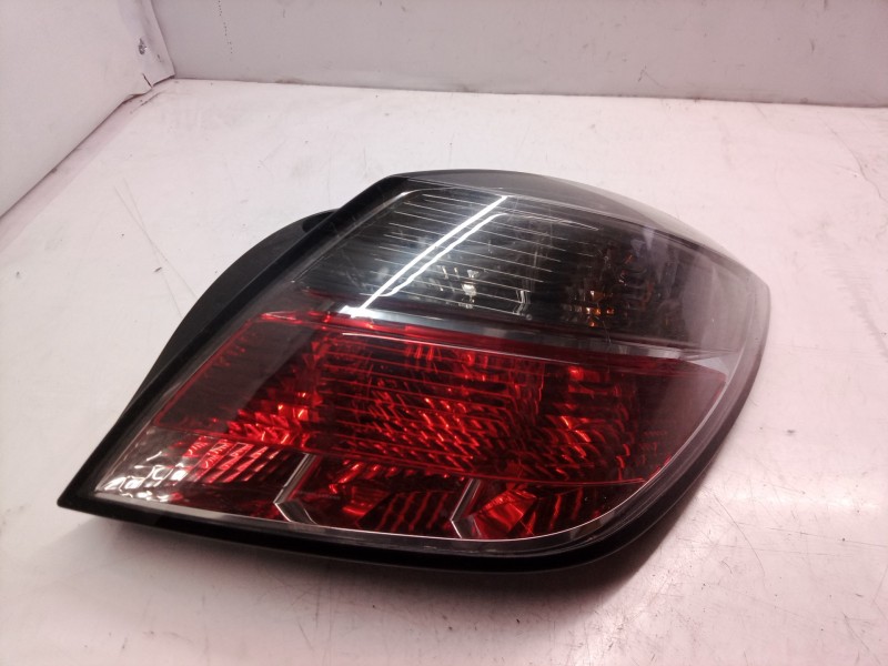 Recambio de piloto trasero derecho para opel astra gtc sport referencia OEM IAM   