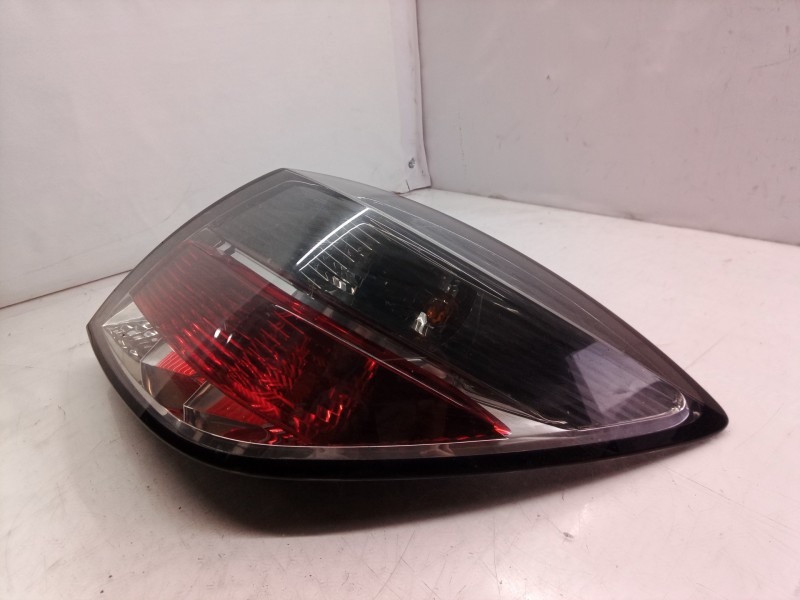 Recambio de piloto trasero derecho para opel astra gtc sport referencia OEM IAM   