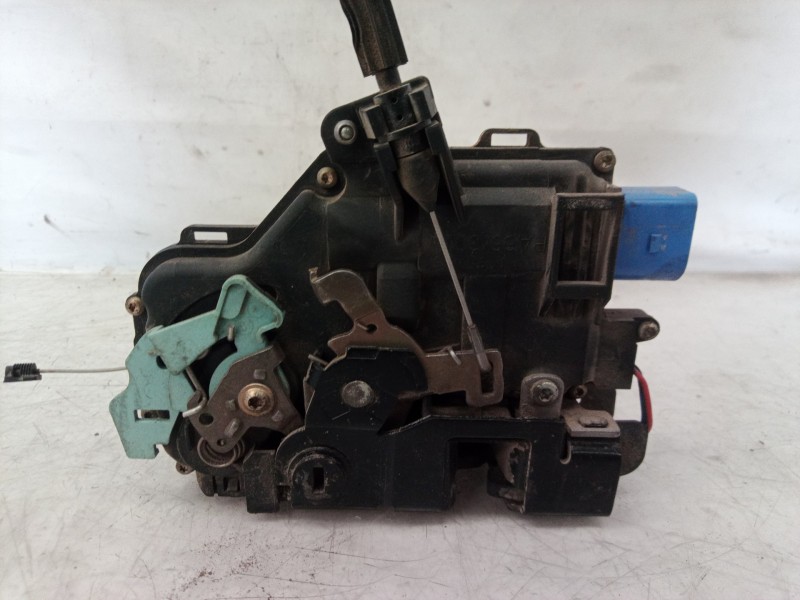 Recambio de cerradura puerta trasera izquierda para seat altea (5p1) arena referencia OEM IAM 7L0839015 7L0839015 7L0839015