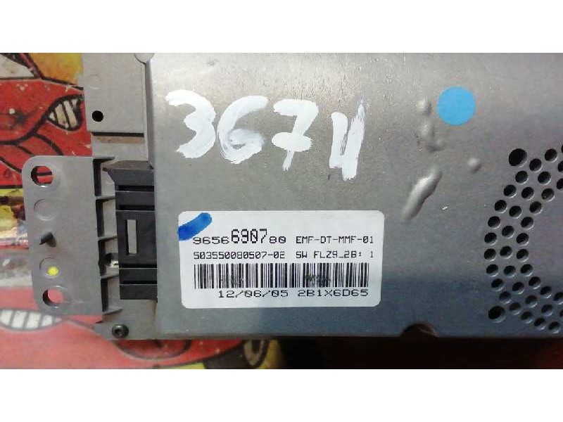 Recambio de pantalla multifuncion para peugeot 407 st confort pack referencia OEM IAM 9656690780 9656690780 9656690780