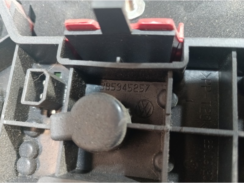 Recambio de piloto trasero izquierdo para volkswagen passat berlina (3b2) comfortline referencia OEM IAM 3B5945257 3B5945257 3B5