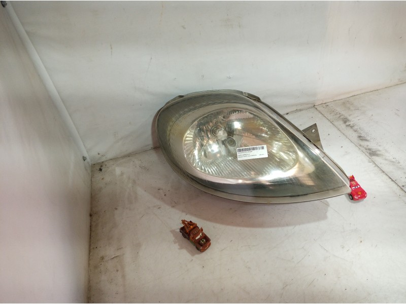 Recambio de faro derecho para renault trafic caja cerrada (ab 4.01) referencia OEM IAM   