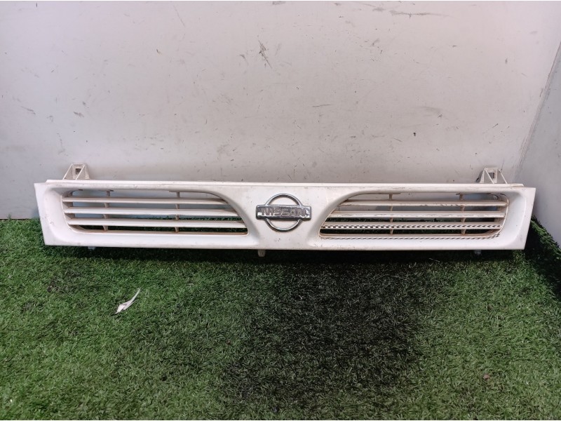 Recambio de rejilla delantera para nissan sunny berlina (n14) slx referencia OEM IAM   