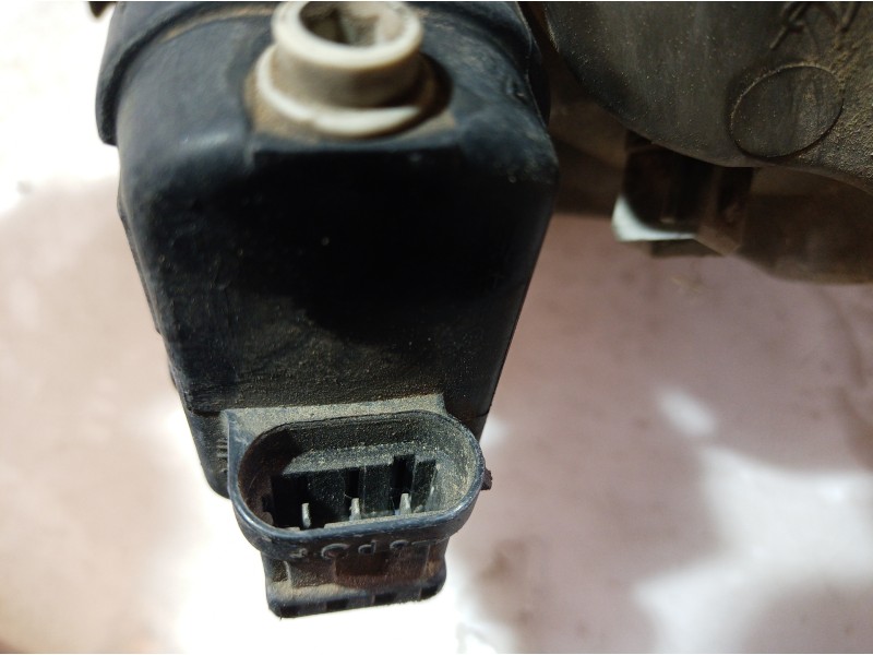 Recambio de faro derecho para renault trafic caja cerrada (ab 4.01) referencia OEM IAM   