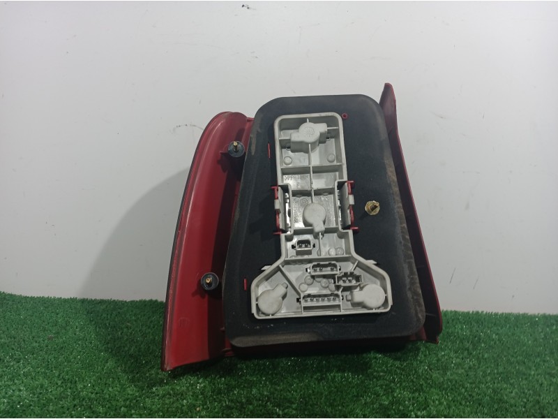 Recambio de piloto trasero derecho para volkswagen passat berlina (3b2) comfortline referencia OEM IAM 3B5945257 3B5945257 3B594