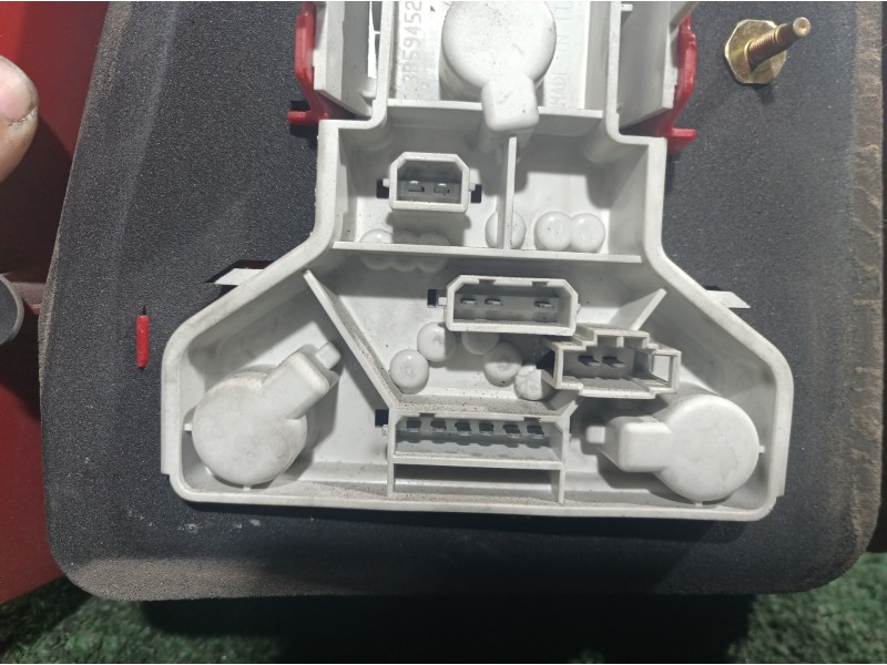 Recambio de piloto trasero derecho para volkswagen passat berlina (3b2) comfortline referencia OEM IAM 3B5945257 3B5945257 3B594