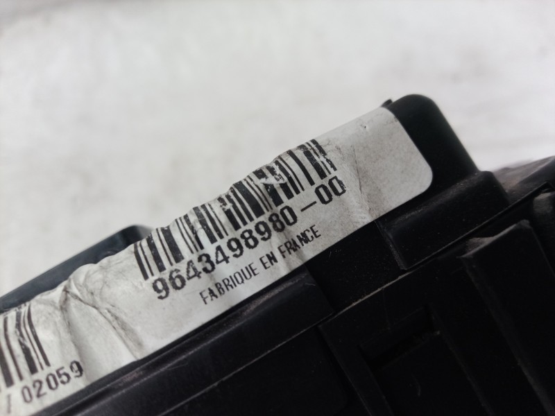Recambio de caja reles / fusibles para peugeot 206 berlina e-music referencia OEM IAM 9643498980 9643498980 