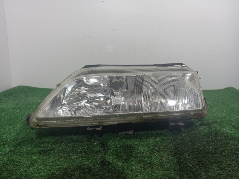 Recambio de faro izquierdo para citroën xantia berlina 2.0 hdi 90/110 attraction referencia OEM IAM   