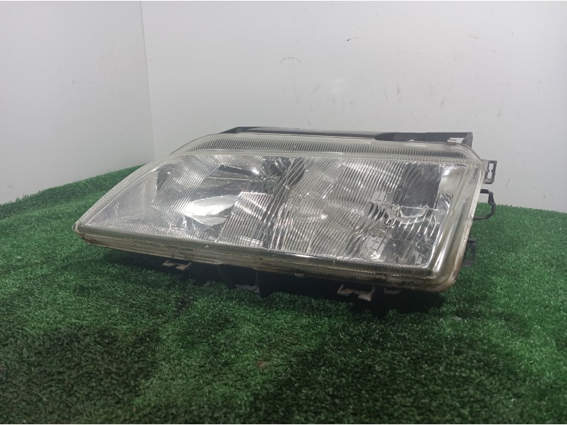 Recambio de faro izquierdo para citroën xantia berlina 2.0 hdi 90/110 attraction referencia OEM IAM   