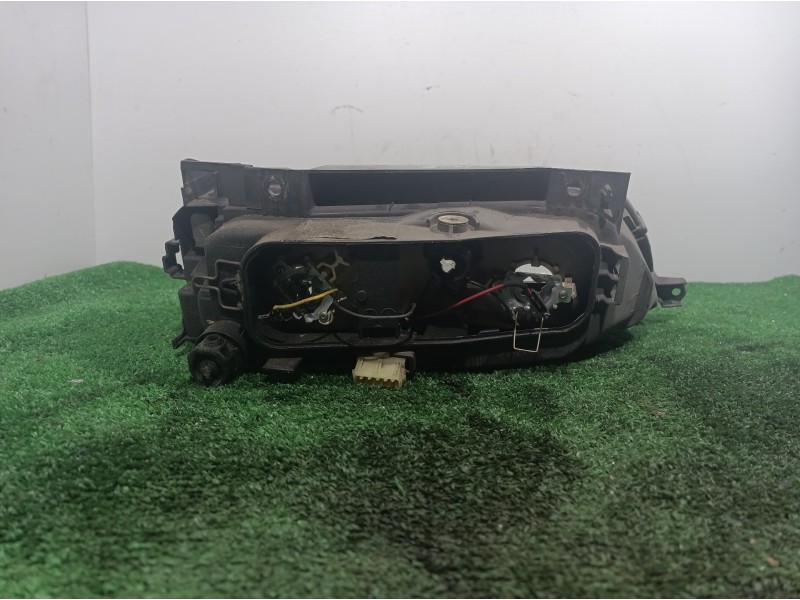 Recambio de faro izquierdo para citroën xantia berlina 2.0 hdi 90/110 attraction referencia OEM IAM   