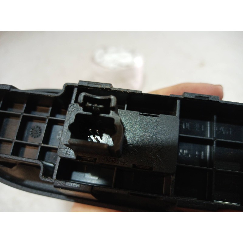 Recambio de mando elevalunas delantero derecho para peugeot 307 break / sw (s1) break xr referencia OEM IAM 115615326 115615326 