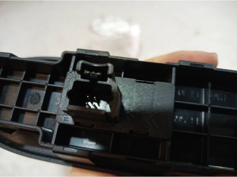 Recambio de mando elevalunas delantero derecho para peugeot 307 break / sw (s1) break xr referencia OEM IAM 115615326 115615326 