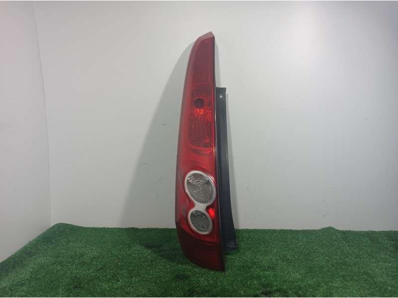 Recambio de piloto trasero izquierdo para ford fiesta (cbk) ambiente referencia OEM IAM 6S6113405AG 6S6113405AG 6S6113405AG