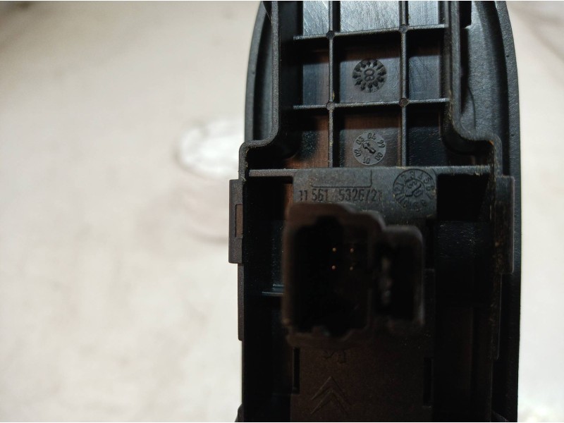 Recambio de mando elevalunas delantero derecho para peugeot 307 break / sw (s1) break xr referencia OEM IAM 115615326 115615326 