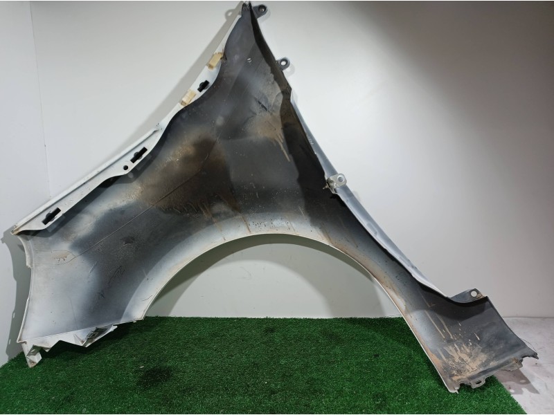 Recambio de aleta delantera derecha para renault modus referencia OEM IAM   