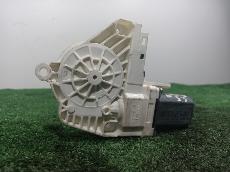 Recambio de motor elevalunas delantero derecho para audi s5 cabriolet (8f7) referencia OEM IAM 8T0959801B 8T0959801B 8T0959801