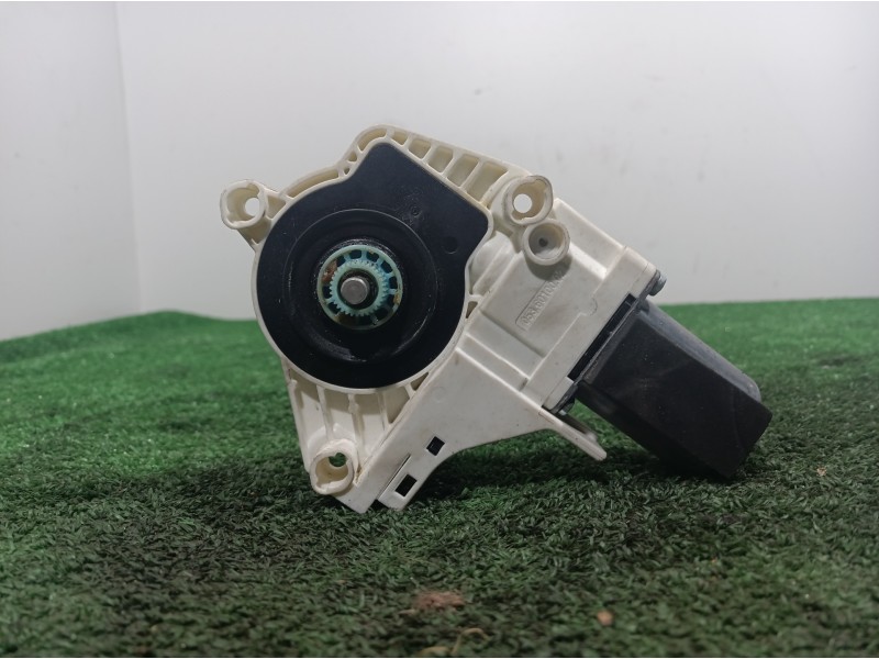 Recambio de motor elevalunas delantero derecho para audi s5 cabriolet (8f7) referencia OEM IAM 8T0959801B 8T0959801B 8T0959801