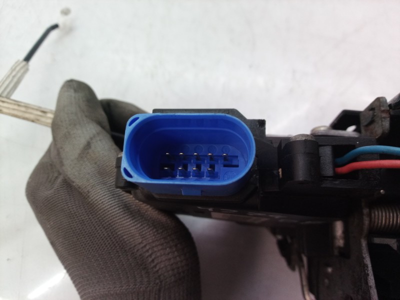 Recambio de cerradura puerta delantera derecha para volkswagen touareg (7la) tdi v6 referencia OEM IAM   