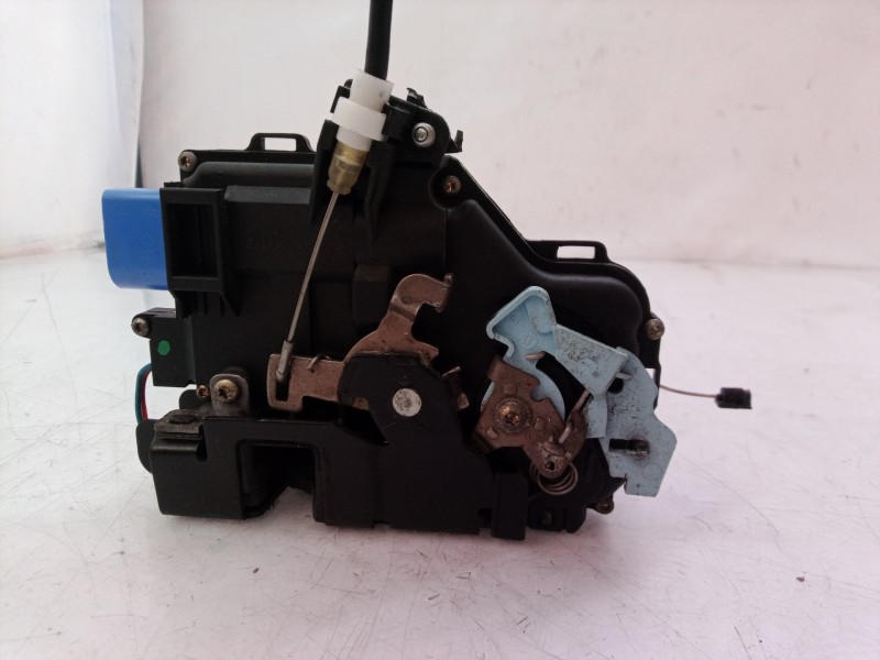 Recambio de cerradura puerta delantera derecha para volkswagen touareg (7la) tdi v6 referencia OEM IAM   