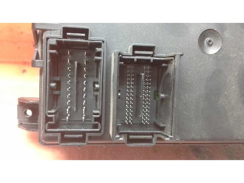 Recambio de caja reles / fusibles para opel corsa d enjoy referencia OEM IAM 13265077 000292540 28100928