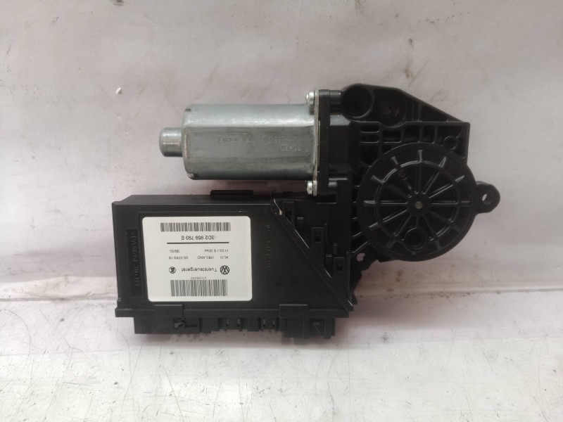 Recambio de motor elevalunas delantero derecho para volkswagen touareg (7la) tdi v6 referencia OEM IAM 3D2959793E 3D2959793 0130