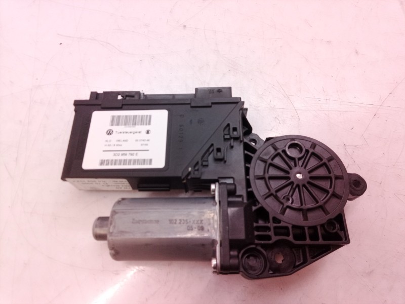 Recambio de motor elevalunas delantero izquierdo para volkswagen touareg (7la) tdi v6 referencia OEM IAM 0130821764 0130821764 3