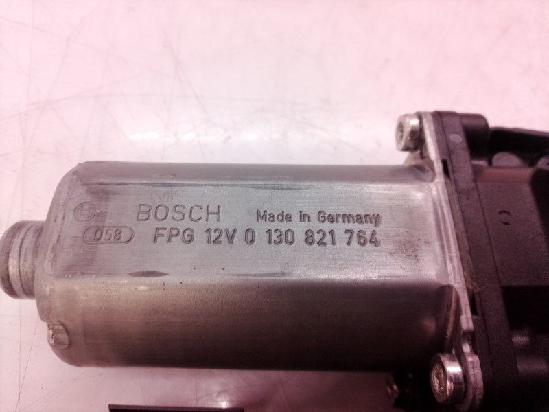 Recambio de motor elevalunas trasero derecho para volkswagen touareg (7la) tdi v6 referencia OEM IAM 0130821764 0130821764 3D095