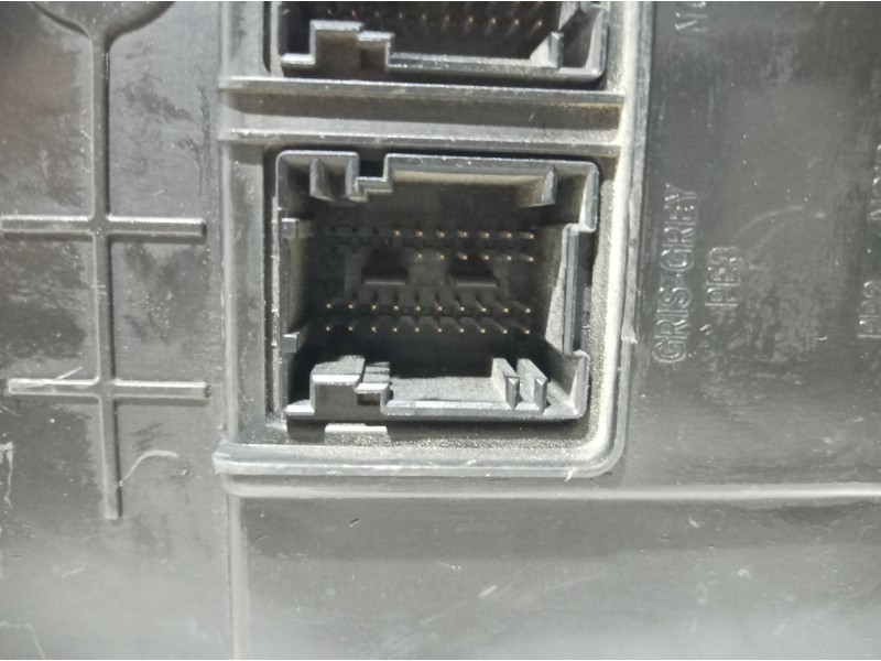 Recambio de caja reles / fusibles para renault scenic ii authentique referencia OEM IAM 8200309693 8200309693 8200309693