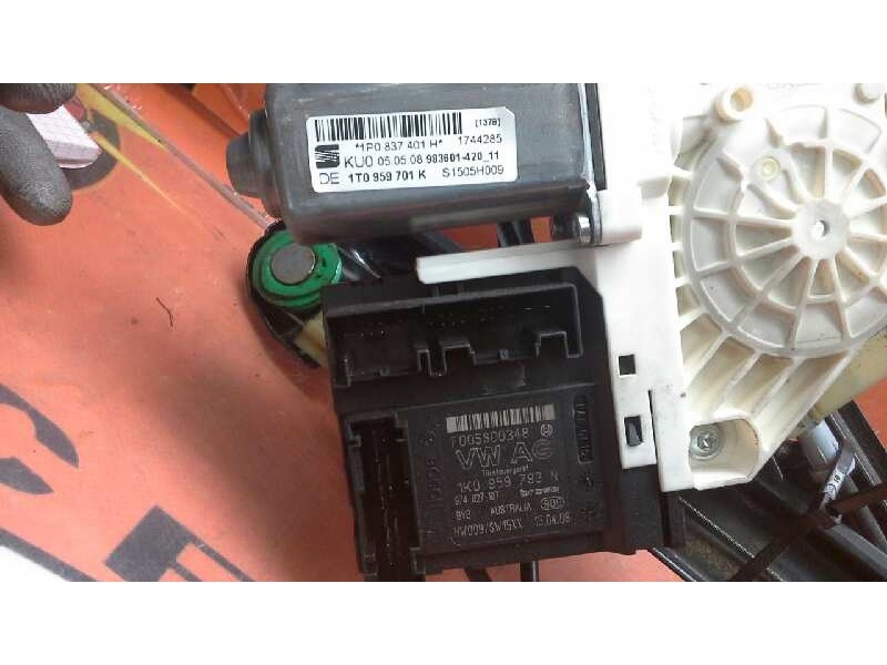 Recambio de elevalunas delantero izquierdo para seat leon (1p1) sport limited referencia OEM IAM 1K0959793N 1T0959701K 