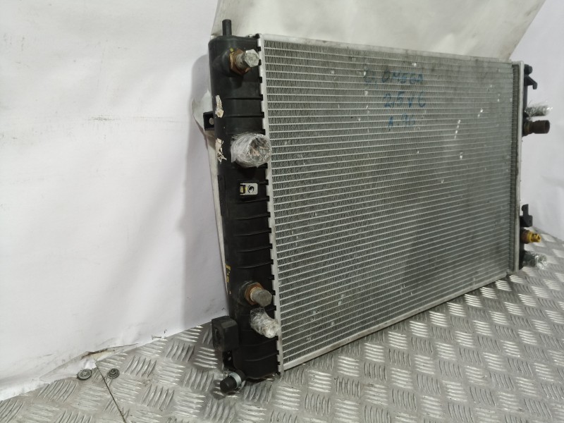 Recambio de radiador agua para opel omega b referencia OEM IAM 63073A 63073 63073